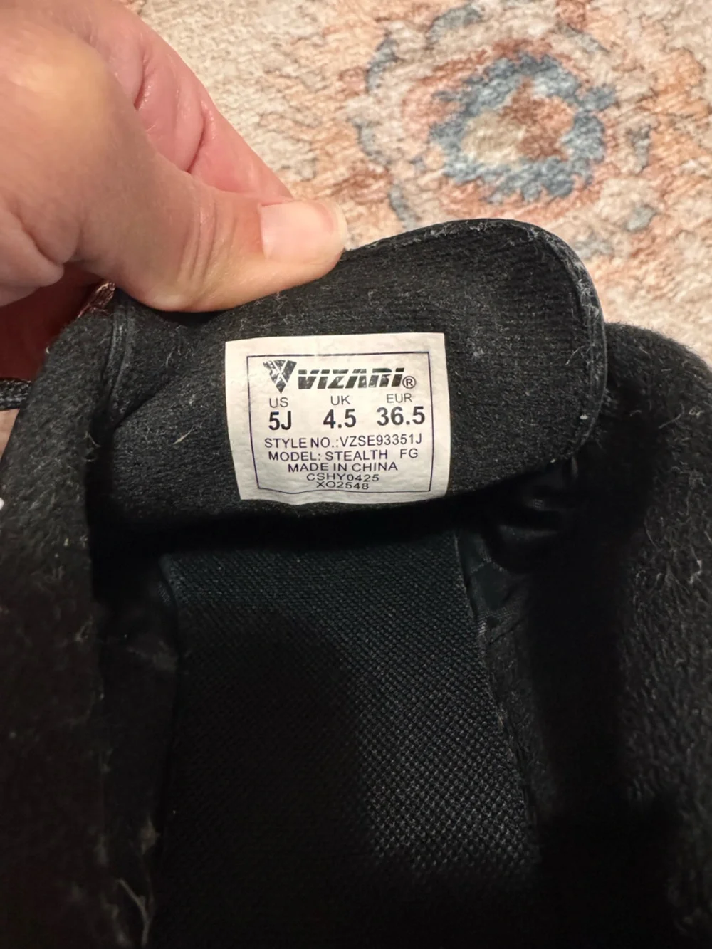 Youth Soccer Cleats- size 5 (big boy)